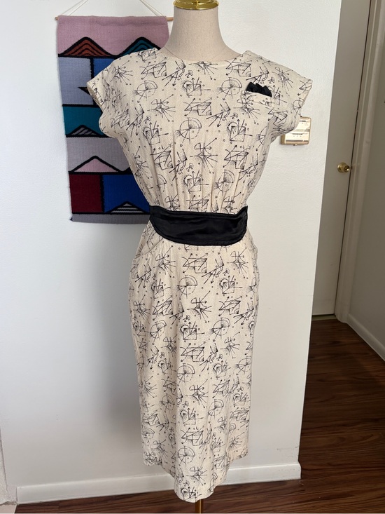 American Vintage Dresses & Skirts - VTG 80s Abstract Wiggle Dress with Hourglass Silhouette